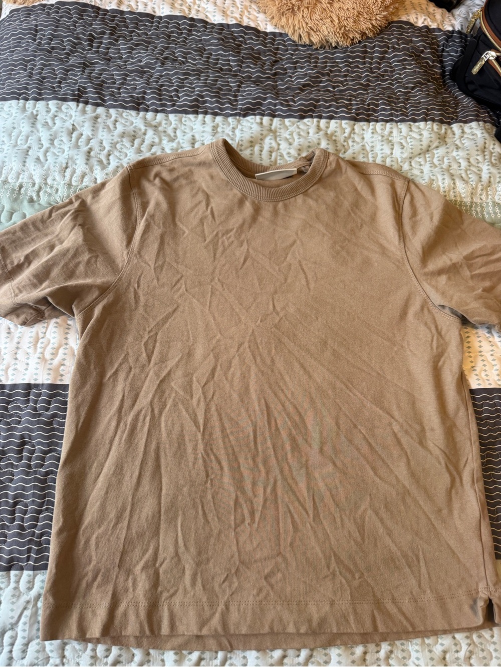 Brooklyn Cloth Short Sleeve Crewneck T-Shirt in Beige/Tan